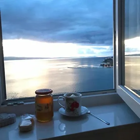 Panoramic Artsy Nest, Apartment Omiš